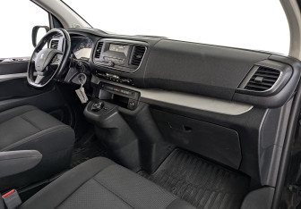 Подержанный автомобиль Peugeot Traveller 2021 года (11 фото)