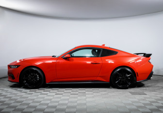 Подержанный автомобиль Ford Mustang Coupe 2024 года (8 фото)