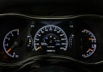 Подержанный автомобиль Jeep Grand Cherokee 2015 года (11 фото)