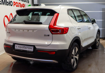 Подержанный автомобиль Volvo XC40 2020 года (4 фото)
