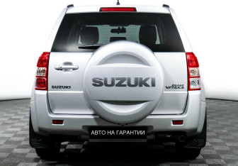 Подержанный автомобиль Suzuki Grand Vitara 2013 года (5 фото)