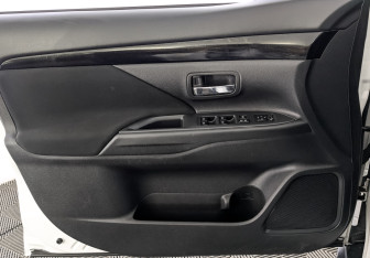 Подержанный автомобиль Mitsubishi Outlander 2019 года (19 фото)