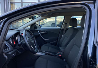 Подержанный автомобиль Opel Astra Hatchback 2014 года (17 фото)