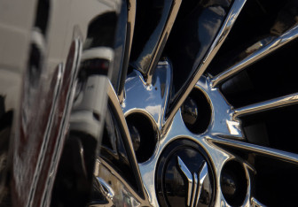 Подержанный автомобиль Voyah Dream 2023 года (37 фото)