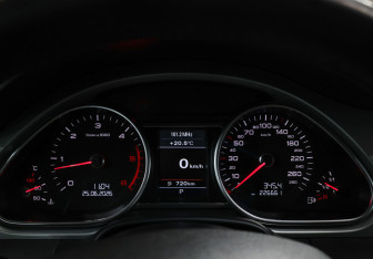 Подержанный автомобиль Audi Q7 2014 года (13 фото)