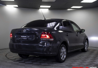 Подержанный автомобиль Volkswagen Polo Sedan 2011 года (21 фото)