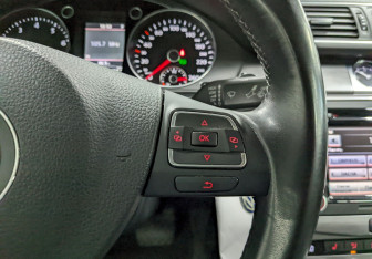Подержанный автомобиль Volkswagen Passat Sedan 2012 года (28 фото)