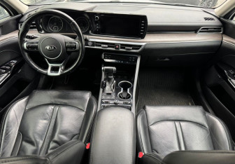 Подержанный автомобиль Kia K5 2020 года (9 фото)
