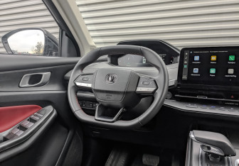 Подержанный автомобиль Changan UNI-S 2024 года (27 фото)