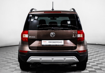 Подержанный автомобиль Skoda Yeti 2017 года (6 фото)