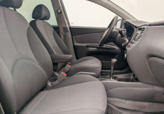 Подержанный автомобиль Kia Rio Hatchback 2011 года (10 фото)