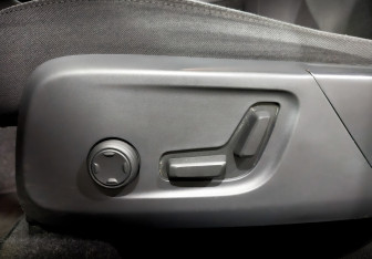 Подержанный автомобиль Volvo XC40 2021 года (21 фото)