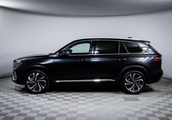 Подержанный автомобиль Geely Monjaro 2023 года (8 фото)