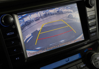 Подержанный автомобиль Toyota RAV4 2017 года (15 фото)