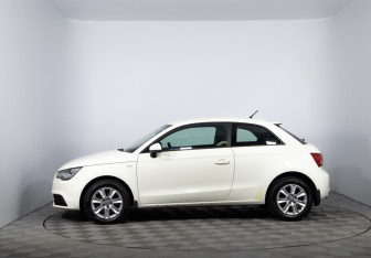 Подержанный автомобиль Audi A1 2011 года (8 фото)