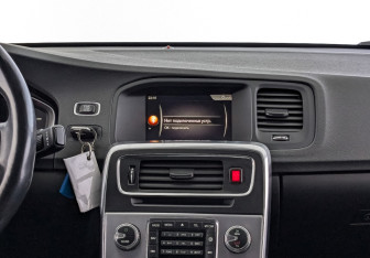 Подержанный автомобиль Volvo S60 2017 года (17 фото)