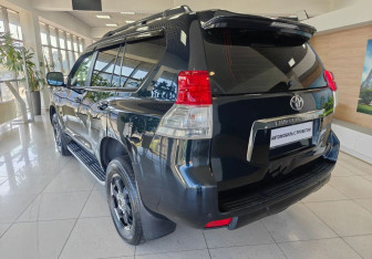 Подержанный автомобиль Toyota Land Cruiser Prado 2013 года (7 фото)