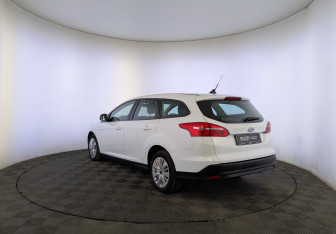 Подержанный автомобиль Ford Focus Wagon 2017 года (7 фото)