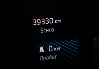 Подержанный автомобиль Skoda Karoq 2023 года (16 фото)