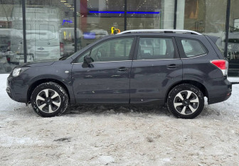 Подержанный автомобиль Subaru Forester Suv 2017 года (5 фото)