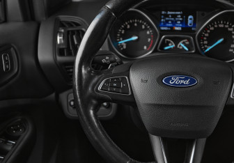 Подержанный автомобиль Ford Kuga 2018 года (11 фото)