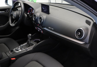 Подержанный автомобиль Audi A3 Sedan 2017 года (17 фото)