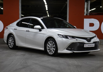 Подержанный автомобиль Toyota Camry Sedan 2019 года (3 фото)