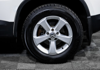 Подержанный автомобиль Volkswagen Tiguan 2012 года (14 фото)