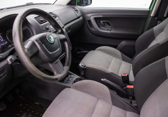 Подержанный автомобиль Skoda Fabia Hatchback 2010 года (10 фото)