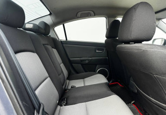 Подержанный автомобиль Mazda 3 Sedan 2006 года (11 фото)