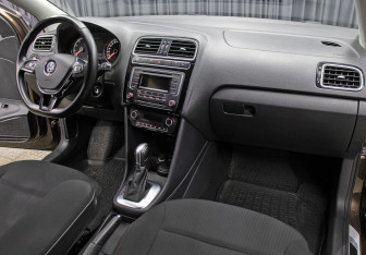 Подержанный автомобиль Volkswagen Polo Sedan 2017 года (11 фото)