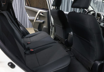 Подержанный автомобиль Toyota RAV4 2017 года (12 фото)