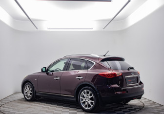 Подержанный автомобиль Infiniti EX 2011 года (7 фото)