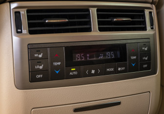 Подержанный автомобиль Lexus LX 2012 года (21 фото)