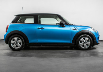 Подержанный автомобиль MINI Hatch 2017 года (4 фото)
