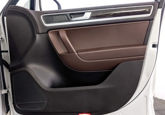 Подержанный автомобиль Volkswagen Touareg 2012 года (25 фото)