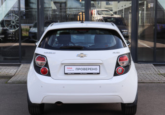 Подержанный автомобиль Chevrolet Aveo Hatchback 2012 года (5 фото)