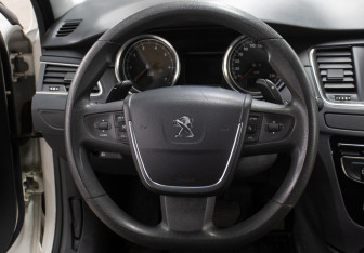 Подержанный автомобиль Peugeot 508 Sedan 2012 года (17 фото)