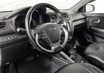 Подержанный автомобиль Kia Rio Hatchback 2016 года (13 фото)