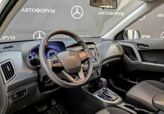 Подержанный автомобиль Hyundai Creta 2019 года (16 фото)