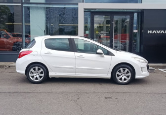 Подержанный автомобиль Peugeot 308 Hatchback 2011 года (4 фото)