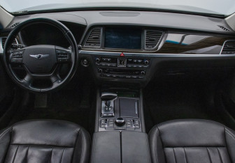 Подержанный автомобиль Genesis G80 2019 года (13 фото)