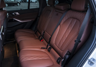 Подержанный автомобиль BMW X5 2023 года (16 фото)