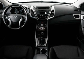 Подержанный автомобиль Hyundai Elantra Sedan 2013 года (6 фото)