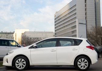 Подержанный автомобиль Toyota Auris Hatchback 2014 года (6 фото)