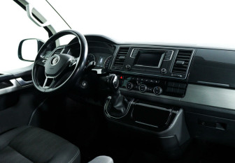 Подержанный автомобиль Volkswagen Multivan 2017 года (8 фото)