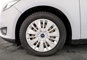 Подержанный автомобиль Ford Focus Hatchback 2018 года (18 фото)