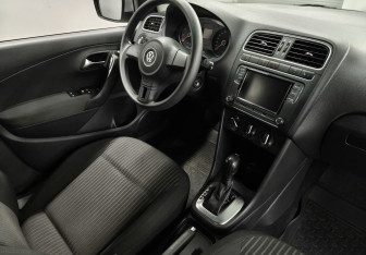 Подержанный автомобиль Volkswagen Polo Sedan 2012 года (10 фото)