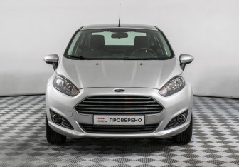Подержанный автомобиль Ford Fiesta Sedan 2015 года (2 фото)