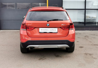 Подержанный автомобиль BMW X1 2014 года (6 фото)